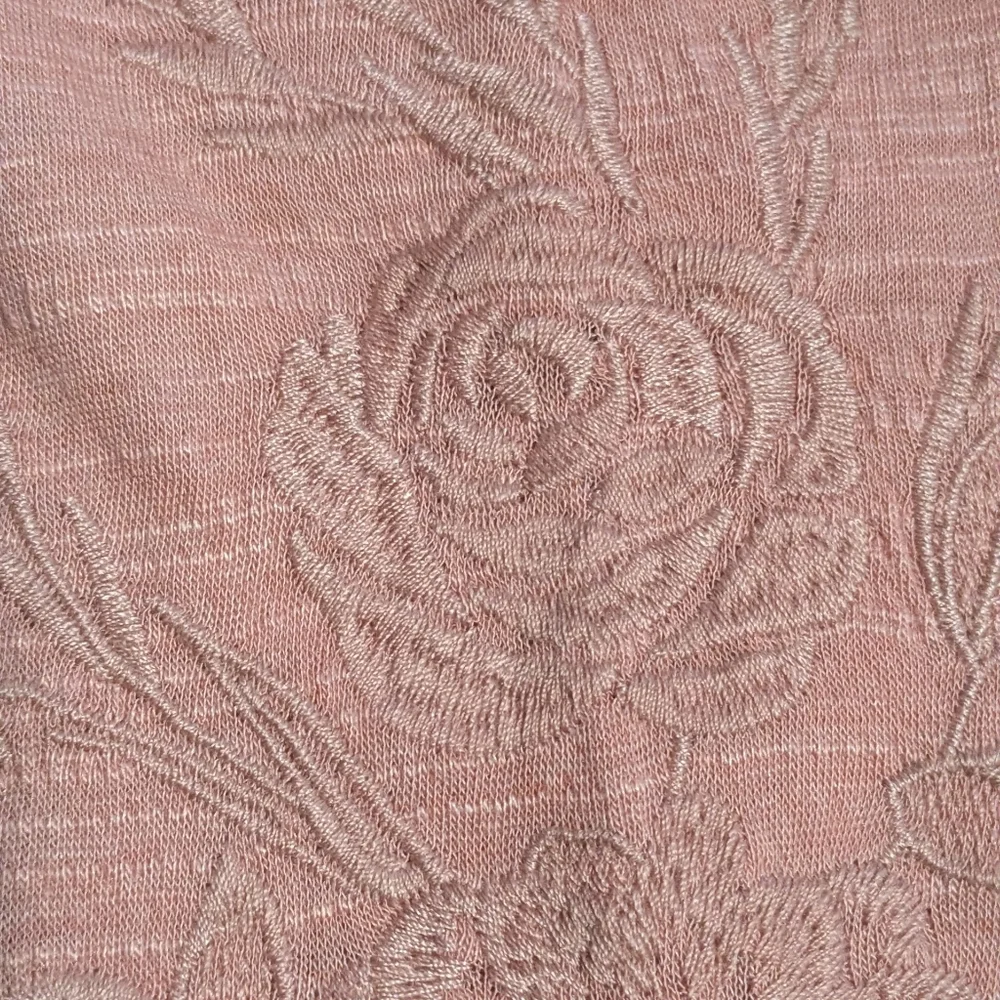 Cable & Guage Women's Dusty Rose Pink Cold Shoulder Embroidered Sleeve Top - Picture 5 of 10